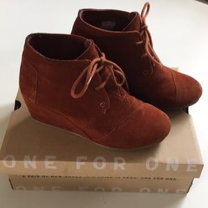 TOMS Desert Wedge Bootie 🌵